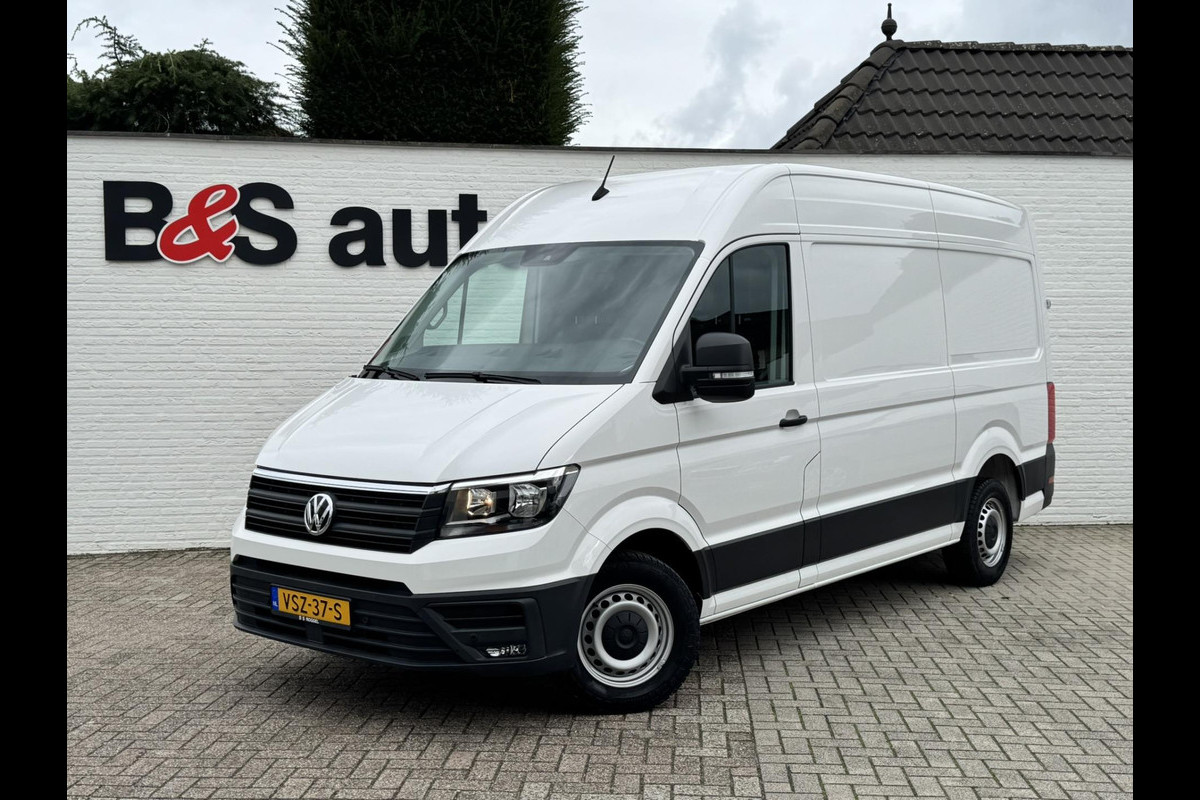 Volkswagen Crafter 30 2.0 TDI L3H3 Highline Carplay DAB Cruise Verwarmde voorruit Trekhaak Lat om Lat Volkswagen Crafter 30 2.0 TDI L3H3 Highline Carplay DAB Cruise Verwarmde voorruit Trekhaak Lat om Lat