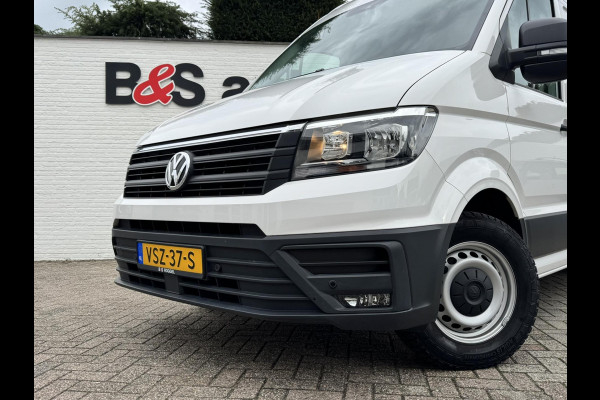 Volkswagen Crafter 30 2.0 TDI L3H3 Highline Carplay DAB Cruise Verwarmde voorruit Trekhaak Lat om Lat