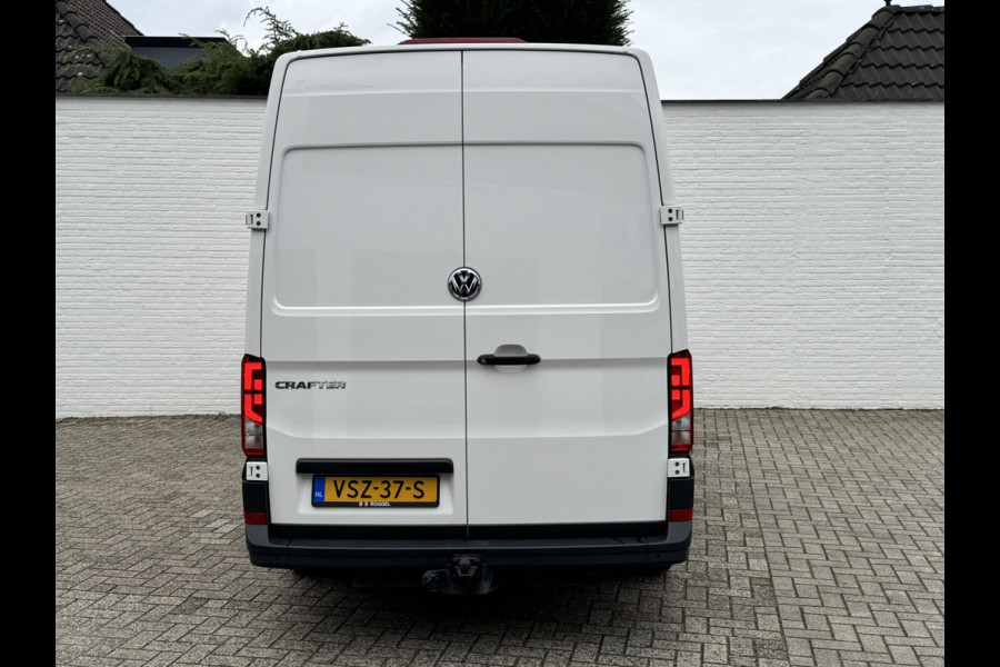 Volkswagen Crafter 30 2.0 TDI L3H3 Highline Carplay DAB Cruise Verwarmde voorruit Trekhaak Lat om Lat