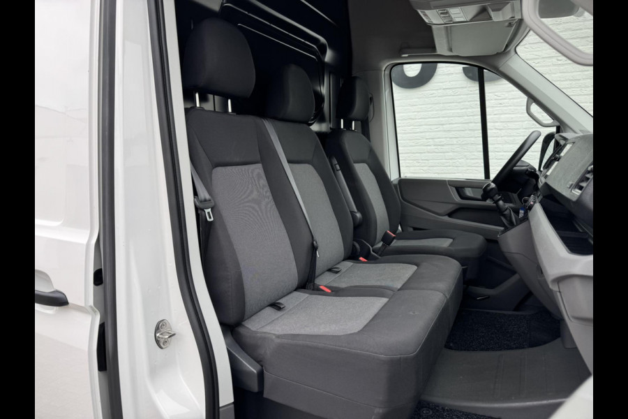 Volkswagen Crafter 30 2.0 TDI L3H3 Highline Carplay DAB Cruise Verwarmde voorruit Trekhaak Lat om Lat