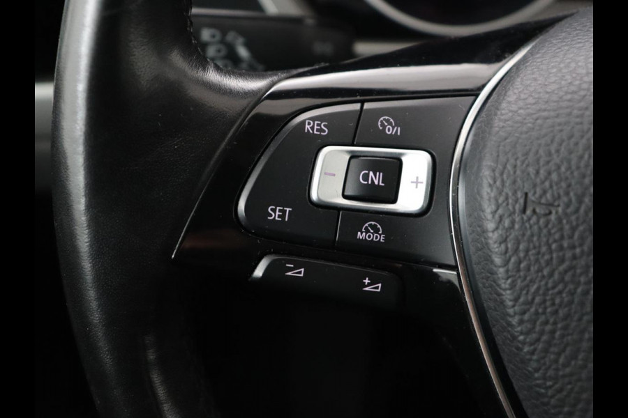 Volkswagen Touran 1.2 TSI Comfortline 7-persoons | Trekhaak | Carplay | Climate control | Cruise control | Bluetooth