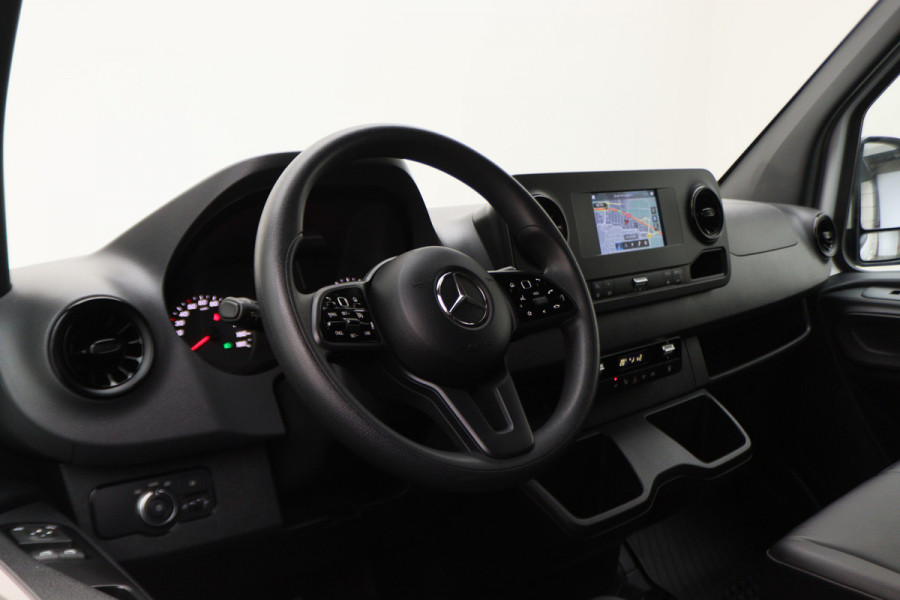 Mercedes-Benz Sprinter 317 CDI Aut. L2H1 3-Zits, Leer, Camera, Standkachel, Apple Carplay, Trekhaak, DAB, Cruise, 18" Mercedes-Benz Sprinter 317 CDI Aut. L2H1 3-Zits, Leer, Camera, Standkachel, Apple Carplay, Trekhaak, DAB, Cruise, 18"