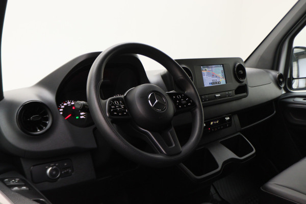 Mercedes-Benz Sprinter 317 CDI Aut. L2H1 3-Zits, Leer, Camera, Standkachel, Apple Carplay, Trekhaak, DAB, Cruise, 18" Mercedes-Benz Sprinter 317 CDI Aut. L2H1 3-Zits, Leer, Camera, Standkachel, Apple Carplay, Trekhaak, DAB, Cruise, 18"