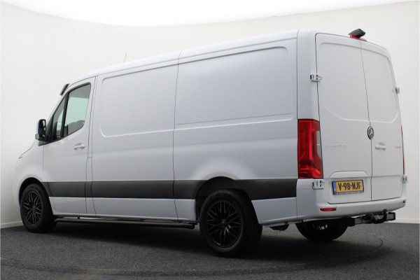 Mercedes-Benz Sprinter 317 CDI Aut. L2H1 3-Zits, Leer, Camera, Standkachel, Apple Carplay, Trekhaak, DAB, Cruise, 18" Mercedes-Benz Sprinter 317 CDI Aut. L2H1 3-Zits, Leer, Camera, Standkachel, Apple Carplay, Trekhaak, DAB, Cruise, 18"