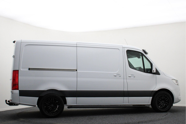 Mercedes-Benz Sprinter 317 CDI Aut. L2H1 3-Zits, Leer, Camera, Standkachel, Apple Carplay, Trekhaak, DAB, Cruise, 18" Mercedes-Benz Sprinter 317 CDI Aut. L2H1 3-Zits, Leer, Camera, Standkachel, Apple Carplay, Trekhaak, DAB, Cruise, 18"