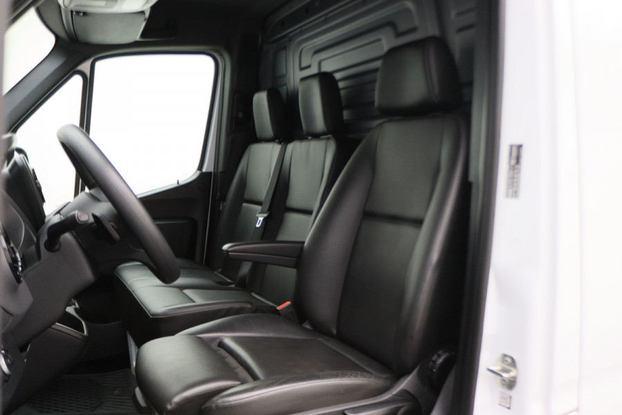 Mercedes-Benz Sprinter 317 CDI Aut. L2H1 3-Zits, Leer, Camera, Standkachel, Apple Carplay, Trekhaak, DAB, Cruise, 18" Mercedes-Benz Sprinter 317 CDI Aut. L2H1 3-Zits, Leer, Camera, Standkachel, Apple Carplay, Trekhaak, DAB, Cruise, 18"
