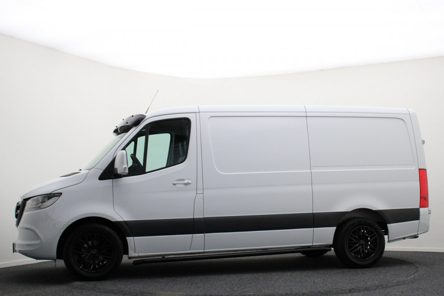 Mercedes-Benz Sprinter 317 CDI Aut. L2H1 3-Zits, Leer, Camera, Standkachel, Apple Carplay, Trekhaak, DAB, Cruise, 18" Mercedes-Benz Sprinter 317 CDI Aut. L2H1 3-Zits, Leer, Camera, Standkachel, Apple Carplay, Trekhaak, DAB, Cruise, 18"