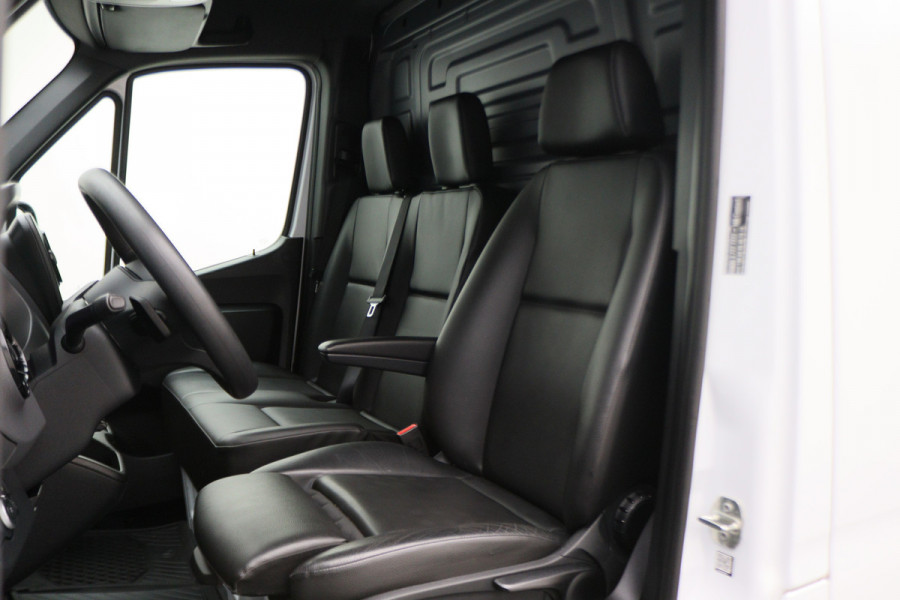 Mercedes-Benz Sprinter 317 CDI Aut. L2H1 3-Zits, Leer, Camera, Standkachel, Apple Carplay, Trekhaak, DAB, Cruise, 18" Mercedes-Benz Sprinter 317 CDI Aut. L2H1 3-Zits, Leer, Camera, Standkachel, Apple Carplay, Trekhaak, DAB, Cruise, 18"