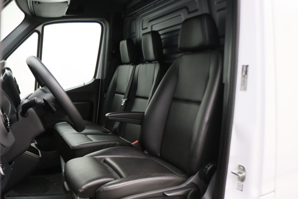 Mercedes-Benz Sprinter 317 CDI Aut. L2H1 3-Zits, Leer, Camera, Standkachel, Apple Carplay, Trekhaak, DAB, Cruise, 18" Mercedes-Benz Sprinter 317 CDI Aut. L2H1 3-Zits, Leer, Camera, Standkachel, Apple Carplay, Trekhaak, DAB, Cruise, 18"