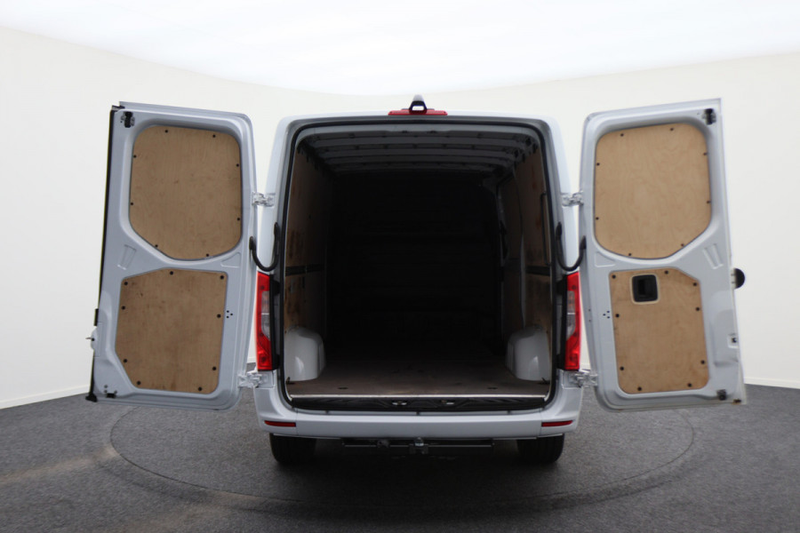Mercedes-Benz Sprinter 317 CDI Aut. L2H1 3-Zits, Leer, Camera, Standkachel, Apple Carplay, Trekhaak, DAB, Cruise, 18" Mercedes-Benz Sprinter 317 CDI Aut. L2H1 3-Zits, Leer, Camera, Standkachel, Apple Carplay, Trekhaak, DAB, Cruise, 18"