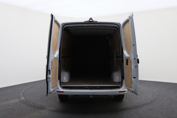 Mercedes-Benz Sprinter 317 CDI Aut. L2H1 3-Zits, Leer, Camera, Standkachel, Apple Carplay, Trekhaak, DAB, Cruise, 18" Mercedes-Benz Sprinter 317 CDI Aut. L2H1 3-Zits, Leer, Camera, Standkachel, Apple Carplay, Trekhaak, DAB, Cruise, 18"