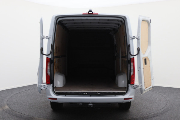 Mercedes-Benz Sprinter 317 CDI Aut. L2H1 3-Zits, Leer, Camera, Standkachel, Apple Carplay, Trekhaak, DAB, Cruise, 18" Mercedes-Benz Sprinter 317 CDI Aut. L2H1 3-Zits, Leer, Camera, Standkachel, Apple Carplay, Trekhaak, DAB, Cruise, 18"
