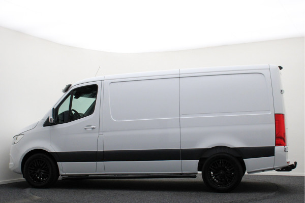 Mercedes-Benz Sprinter 317 CDI Aut. L2H1 3-Zits, Leer, Camera, Standkachel, Apple Carplay, Trekhaak, DAB, Cruise, 18" Mercedes-Benz Sprinter 317 CDI Aut. L2H1 3-Zits, Leer, Camera, Standkachel, Apple Carplay, Trekhaak, DAB, Cruise, 18"