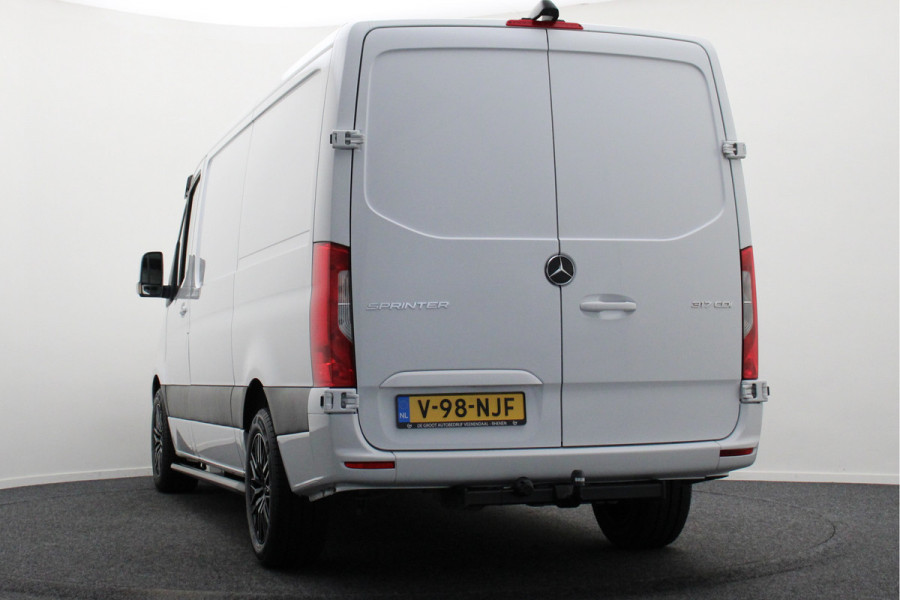 Mercedes-Benz Sprinter 317 CDI Aut. L2H1 3-Zits, Leer, Camera, Standkachel, Apple Carplay, Trekhaak, DAB, Cruise, 18" Mercedes-Benz Sprinter 317 CDI Aut. L2H1 3-Zits, Leer, Camera, Standkachel, Apple Carplay, Trekhaak, DAB, Cruise, 18"