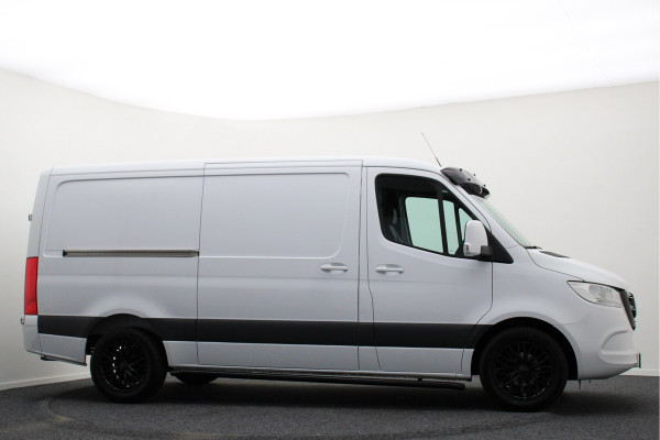 Mercedes-Benz Sprinter 317 CDI Aut. L2H1 3-Zits, Leer, Camera, Standkachel, Apple Carplay, Trekhaak, DAB, Cruise, 18" Mercedes-Benz Sprinter 317 CDI Aut. L2H1 3-Zits, Leer, Camera, Standkachel, Apple Carplay, Trekhaak, DAB, Cruise, 18"