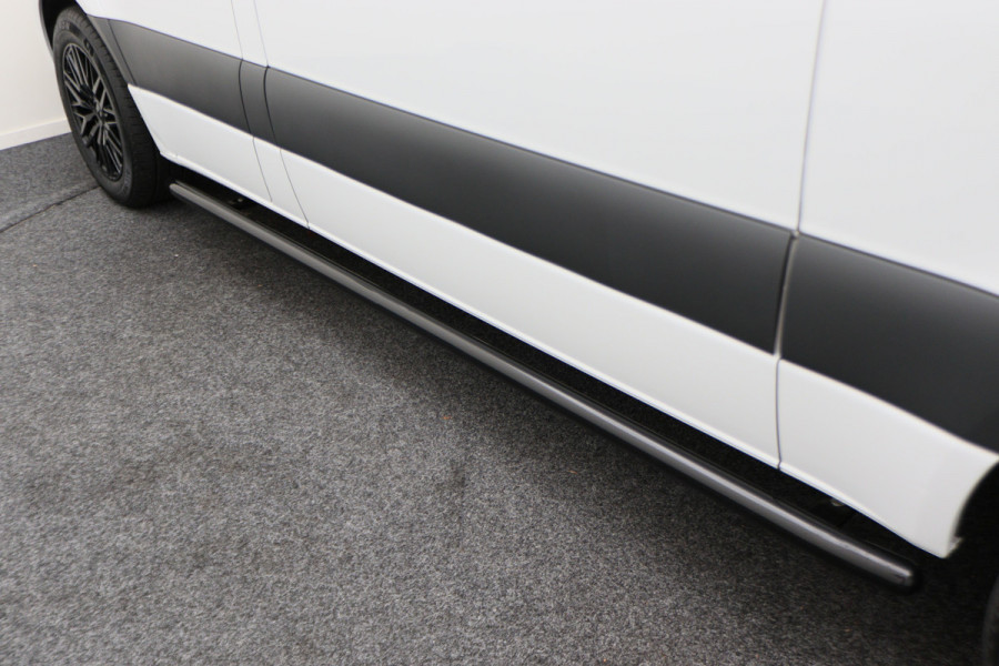 Mercedes-Benz Sprinter 317 CDI Aut. L2H1 3-Zits, Leer, Camera, Standkachel, Apple Carplay, Trekhaak, DAB, Cruise, 18" Mercedes-Benz Sprinter 317 CDI Aut. L2H1 3-Zits, Leer, Camera, Standkachel, Apple Carplay, Trekhaak, DAB, Cruise, 18"