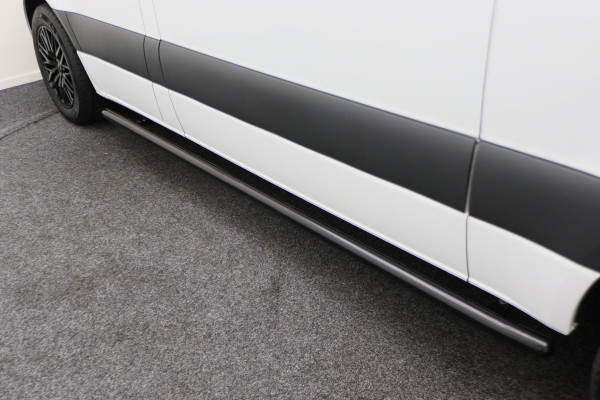 Mercedes-Benz Sprinter 317 CDI Aut. L2H1 3-Zits, Leer, Camera, Standkachel, Apple Carplay, Trekhaak, DAB, Cruise, 18" Mercedes-Benz Sprinter 317 CDI Aut. L2H1 3-Zits, Leer, Camera, Standkachel, Apple Carplay, Trekhaak, DAB, Cruise, 18"