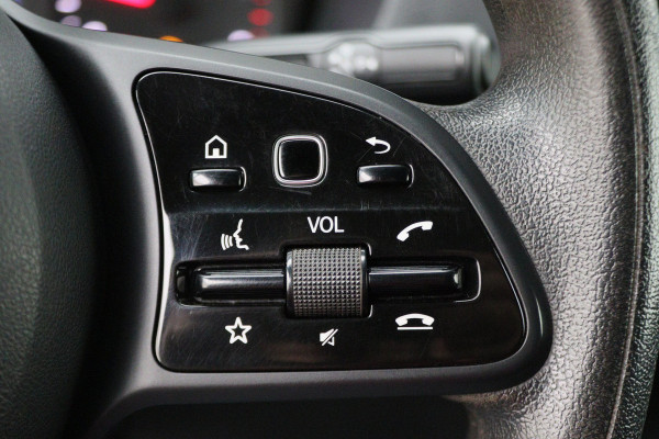 Mercedes-Benz Sprinter 317 CDI Aut. L2H1 3-Zits, Leer, Camera, Standkachel, Apple Carplay, Trekhaak, DAB, Cruise, 18" Mercedes-Benz Sprinter 317 CDI Aut. L2H1 3-Zits, Leer, Camera, Standkachel, Apple Carplay, Trekhaak, DAB, Cruise, 18"