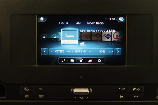 Mercedes-Benz Sprinter 317 CDI Aut. L2H1 3-Zits, Leer, Camera, Standkachel, Apple Carplay, Trekhaak, DAB, Cruise, 18" Mercedes-Benz Sprinter 317 CDI Aut. L2H1 3-Zits, Leer, Camera, Standkachel, Apple Carplay, Trekhaak, DAB, Cruise, 18"