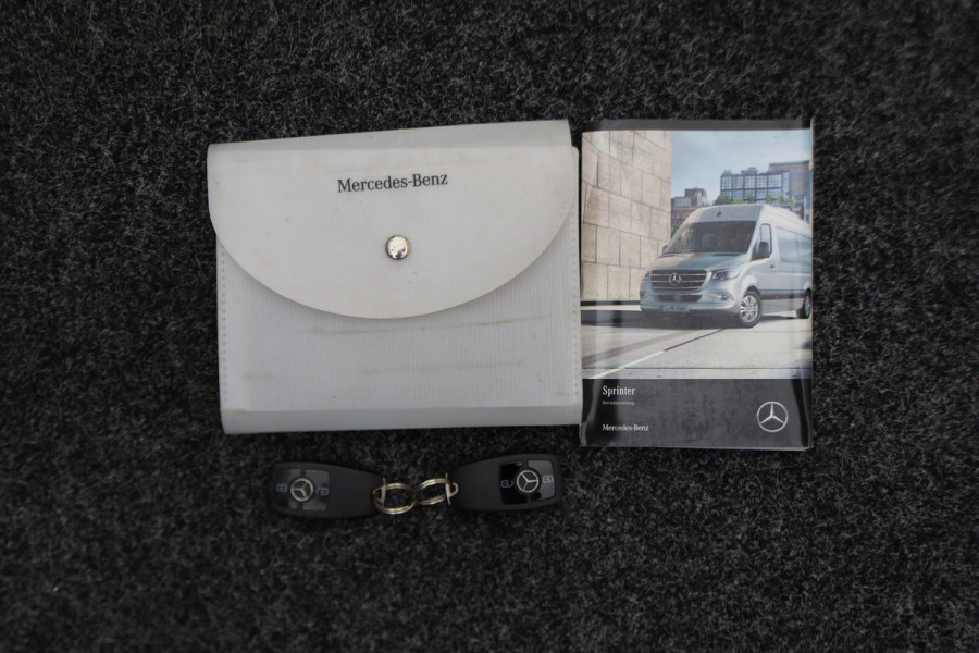 Mercedes-Benz Sprinter 317 CDI Aut. L2H1 3-Zits, Leer, Camera, Standkachel, Apple Carplay, Trekhaak, DAB, Cruise, 18" Mercedes-Benz Sprinter 317 CDI Aut. L2H1 3-Zits, Leer, Camera, Standkachel, Apple Carplay, Trekhaak, DAB, Cruise, 18"