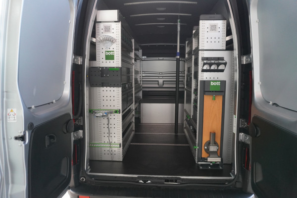 Renault Trafic 2.0 Blue dCi 170PK T30 L2H2 Complete BOTT Werkplaatsinrichting nr. V186 | Airco | Cruise | Navi | trekhaak