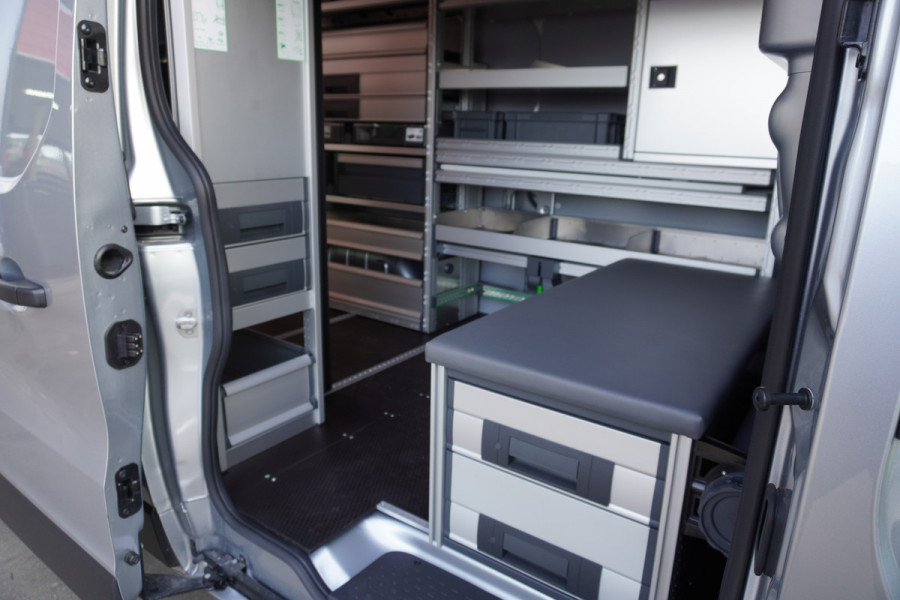 Renault Trafic 2.0 Blue dCi 170PK T30 L2H2 Complete BOTT Werkplaatsinrichting nr. V186 | Airco | Cruise | Navi | trekhaak