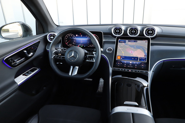 Mercedes-Benz GLC 300e AMG 4-Matic | 313PK | Pano | Sfeerverlichting | Distronic | Memory | Stuurwielverw. | Standkachel | Trekhaak | Stoelverw. | Mercedes-Benz GLC 300e AMG 4-Matic | 313PK | Pano | Sfeerverlichting | Distronic | Memory | Stuurwielverw. | Standkachel | Trekhaak | Stoelverw. |