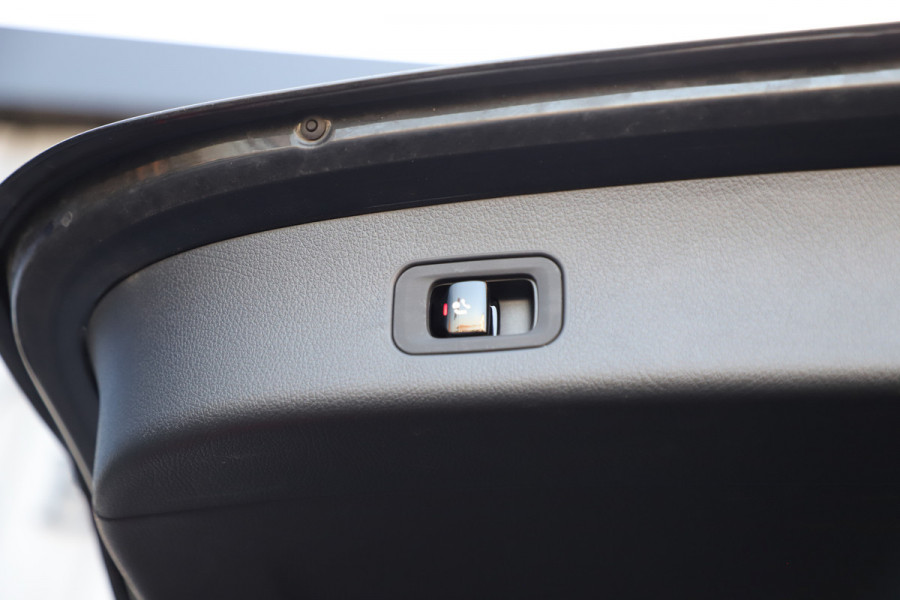 Mercedes-Benz GLC 300e AMG 4-Matic | 313PK | Pano | Sfeerverlichting | Distronic | Memory | Stuurwielverw. | Standkachel | Trekhaak | Stoelverw. | Mercedes-Benz GLC 300e AMG 4-Matic | 313PK | Pano | Sfeerverlichting | Distronic | Memory | Stuurwielverw. | Standkachel | Trekhaak | Stoelverw. |