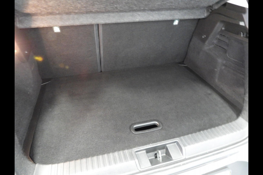 Renault Captur 1.3 TCe 140PK Intens NAVI/CAMERA/TREKHAAK/18"LMV!