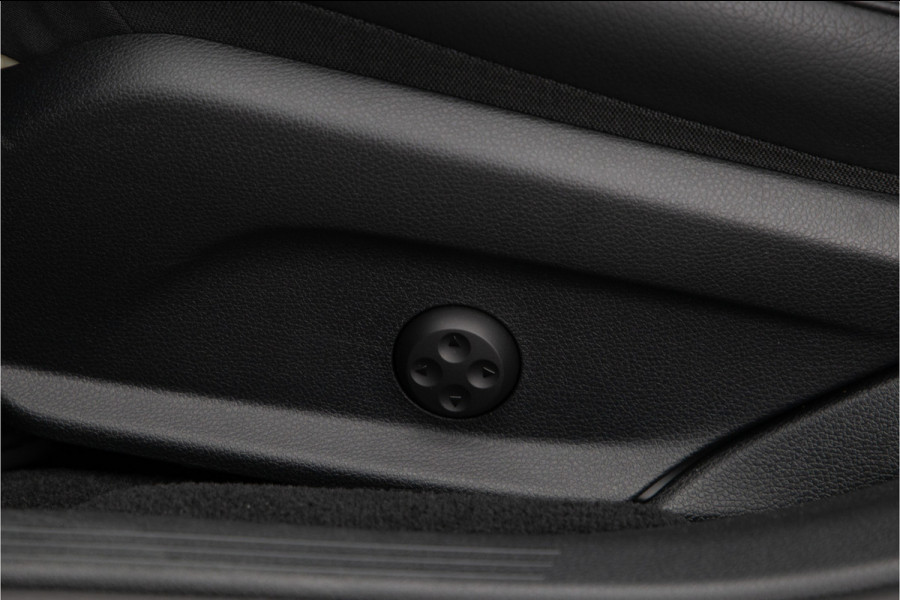 Mercedes-Benz E-Klasse 300 e AMG Premium Plus, Nightpakket, Pano, Leder, Burmester, Widescreen, Memory, 2023 Mercedes-Benz E-Klasse 300 e AMG Premium Plus, Nightpakket, Pano, Leder, Burmester, Widescreen, Memory, 2023