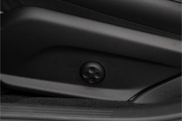 Mercedes-Benz E-Klasse 300 e AMG Premium Plus, Nightpakket, Pano, Leder, Burmester, Widescreen, Memory, 2023 Mercedes-Benz E-Klasse 300 e AMG Premium Plus, Nightpakket, Pano, Leder, Burmester, Widescreen, Memory, 2023