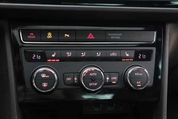 Seat Leon 1.4 EcoTSI FR / PANODAK / CAMERA / LED / CARPLAY / STOELVERW Seat Leon 1.4 EcoTSI FR / PANODAK / CAMERA / LED / CARPLAY / STOELVERW