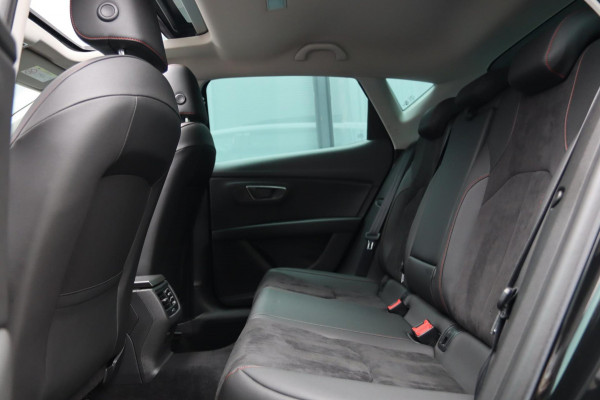 Seat Leon 1.4 EcoTSI FR / PANODAK / CAMERA / LED / CARPLAY / STOELVERW Seat Leon 1.4 EcoTSI FR / PANODAK / CAMERA / LED / CARPLAY / STOELVERW