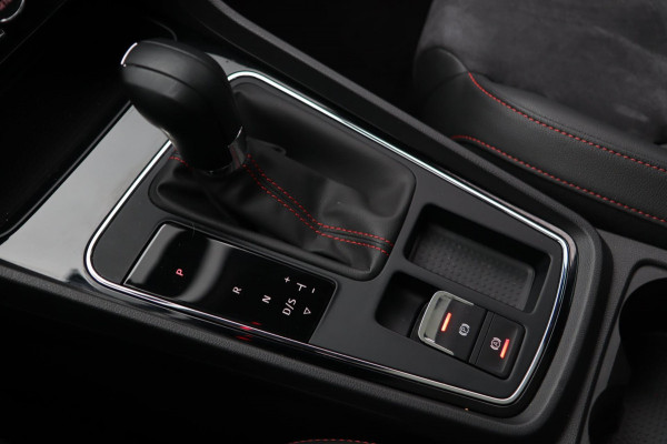 Seat Leon 1.4 EcoTSI FR / PANODAK / CAMERA / LED / CARPLAY / STOELVERW Seat Leon 1.4 EcoTSI FR / PANODAK / CAMERA / LED / CARPLAY / STOELVERW