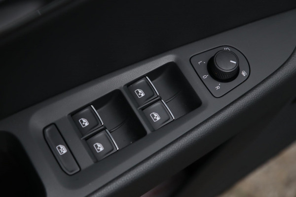 Seat Leon 1.4 EcoTSI FR / PANODAK / CAMERA / LED / CARPLAY / STOELVERW Seat Leon 1.4 EcoTSI FR / PANODAK / CAMERA / LED / CARPLAY / STOELVERW