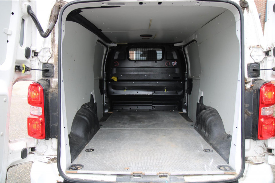 Toyota ProAce Long Worker 2.0 177PK Automaat Professional / Camera / Trekhaak / 2x schuifdeur Toyota ProAce Long Worker 2.0 177PK Automaat Professional / Camera / Trekhaak / 2x schuifdeur
