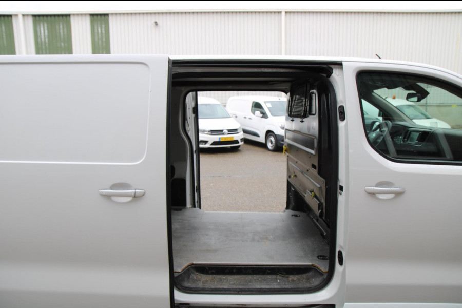 Toyota ProAce Long Worker 2.0 177PK Automaat Professional / Camera / Trekhaak / 2x schuifdeur Toyota ProAce Long Worker 2.0 177PK Automaat Professional / Camera / Trekhaak / 2x schuifdeur