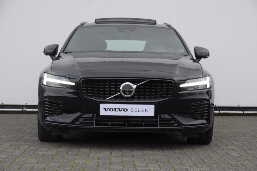 Volvo V60 T6 350PK Automaat AWD Plus Dark / Adaptive cruise control / Elektrische stoelen / Harman Kardon audio / Trekhaak / Pilot assist / BLIS / Stoel en stuur verwarming / Elektrische achterklep / Parkeersensoren met 360 camera / Google infotainment