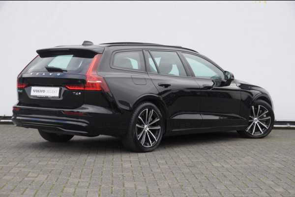 Volvo V60 T6 350PK Automaat AWD Plus Dark / Adaptive cruise control / Elektrische stoelen / Harman Kardon audio / Trekhaak / Pilot assist / BLIS / Stoel en stuur verwarming / Elektrische achterklep / Parkeersensoren met 360 camera / Google infotainment