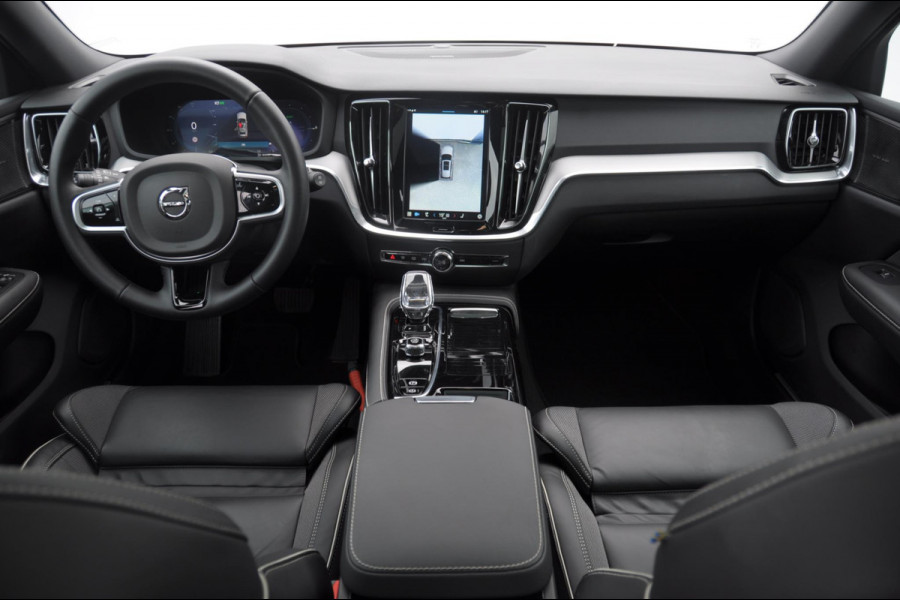 Volvo V60 T6 350PK Automaat AWD Plus Dark / Adaptive cruise control / Elektrische stoelen / Harman Kardon audio / Trekhaak / Pilot assist / BLIS / Stoel en stuur verwarming / Elektrische achterklep / Parkeersensoren met 360 camera / Google infotainment