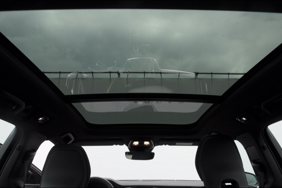 Volvo V60 T6 350PK Automaat AWD Plus Dark / Adaptive cruise control / Elektrische stoelen / Harman Kardon audio / Trekhaak / Pilot assist / BLIS / Stoel en stuur verwarming / Elektrische achterklep / Parkeersensoren met 360 camera / Google infotainment