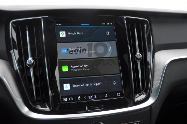 Volvo V60 T6 350PK Automaat AWD Plus Dark / Adaptive cruise control / Elektrische stoelen / Harman Kardon audio / Trekhaak / Pilot assist / BLIS / Stoel en stuur verwarming / Elektrische achterklep / Parkeersensoren met 360 camera / Google infotainment