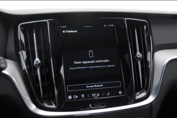 Volvo V60 T6 350PK Automaat AWD Plus Dark / Adaptive cruise control / Elektrische stoelen / Harman Kardon audio / Trekhaak / Pilot assist / BLIS / Stoel en stuur verwarming / Elektrische achterklep / Parkeersensoren met 360 camera / Google infotainment