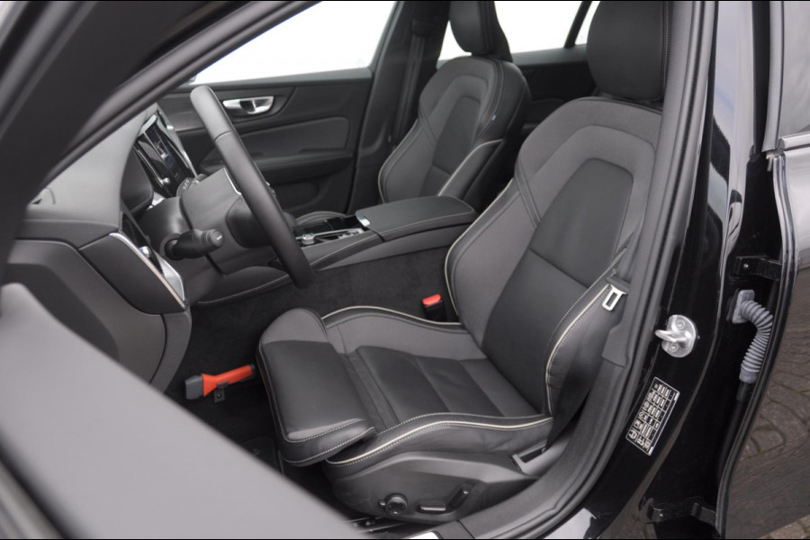 Volvo V60 T6 350PK Automaat AWD Plus Dark / Adaptive cruise control / Elektrische stoelen / Harman Kardon audio / Trekhaak / Pilot assist / BLIS / Stoel en stuur verwarming / Elektrische achterklep / Parkeersensoren met 360 camera / Google infotainment
