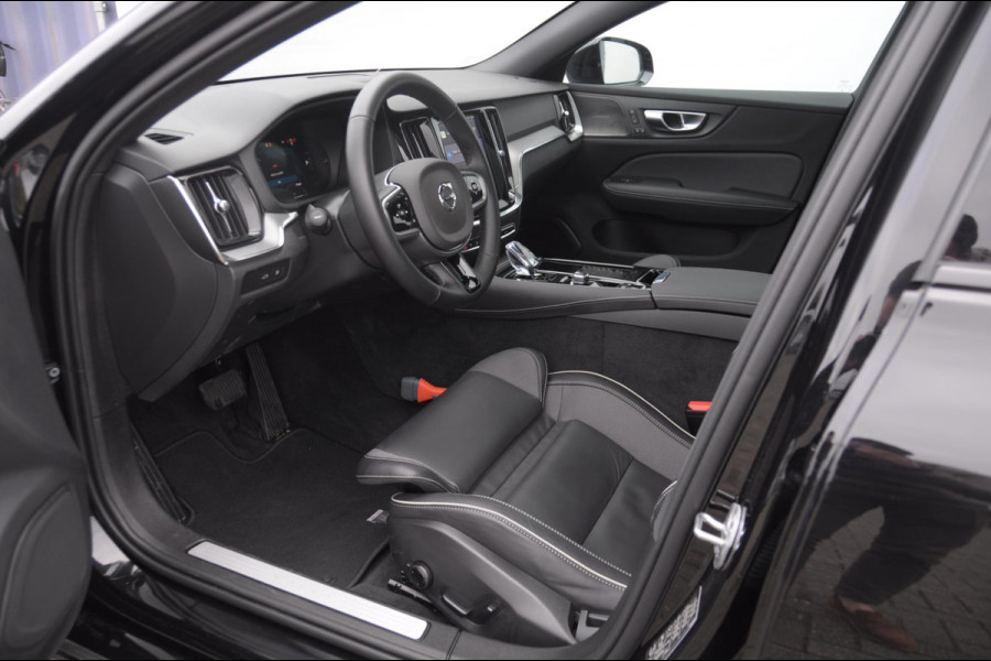 Volvo V60 T6 350PK Automaat AWD Plus Dark / Adaptive cruise control / Elektrische stoelen / Harman Kardon audio / Trekhaak / Pilot assist / BLIS / Stoel en stuur verwarming / Elektrische achterklep / Parkeersensoren met 360 camera / Google infotainment