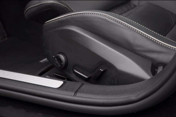 Volvo V60 T6 350PK Automaat AWD Plus Dark / Adaptive cruise control / Elektrische stoelen / Harman Kardon audio / Trekhaak / Pilot assist / BLIS / Stoel en stuur verwarming / Elektrische achterklep / Parkeersensoren met 360 camera / Google infotainment