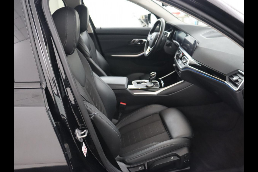 BMW 3 Serie Touring 330e | Trekhaak | Half Leder | Stoel & Stuurverwarming | Sfeerverlichting | Carplay | Sportstoelen | Navigatie | Cruise Control | Parkeerhulp | Live Cockpit | PHEV | Plug In BMW 3 Serie Touring 330e | Trekhaak | Half Leder | Stoel & Stuurverwarming | Sfeerverlichting | Carplay | Sportstoelen | Navigatie | Cruise Control | Parkeerhulp | Live Cockpit | PHEV | Plug In