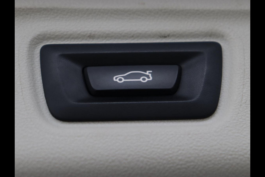 BMW 3 Serie Touring 330e | Trekhaak | Half Leder | Stoel & Stuurverwarming | Sfeerverlichting | Carplay | Sportstoelen | Navigatie | Cruise Control | Parkeerhulp | Live Cockpit | PHEV | Plug In BMW 3 Serie Touring 330e | Trekhaak | Half Leder | Stoel & Stuurverwarming | Sfeerverlichting | Carplay | Sportstoelen | Navigatie | Cruise Control | Parkeerhulp | Live Cockpit | PHEV | Plug In