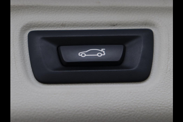 BMW 3 Serie Touring 330e | Trekhaak | Half Leder | Stoel & Stuurverwarming | Sfeerverlichting | Carplay | Sportstoelen | Navigatie | Cruise Control | Parkeerhulp | Live Cockpit | PHEV | Plug In BMW 3 Serie Touring 330e | Trekhaak | Half Leder | Stoel & Stuurverwarming | Sfeerverlichting | Carplay | Sportstoelen | Navigatie | Cruise Control | Parkeerhulp | Live Cockpit | PHEV | Plug In