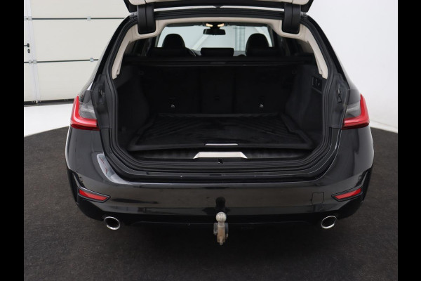BMW 3 Serie Touring 330e | Trekhaak | Half Leder | Stoel & Stuurverwarming | Sfeerverlichting | Carplay | Sportstoelen | Navigatie | Cruise Control | Parkeerhulp | Live Cockpit | PHEV | Plug In BMW 3 Serie Touring 330e | Trekhaak | Half Leder | Stoel & Stuurverwarming | Sfeerverlichting | Carplay | Sportstoelen | Navigatie | Cruise Control | Parkeerhulp | Live Cockpit | PHEV | Plug In